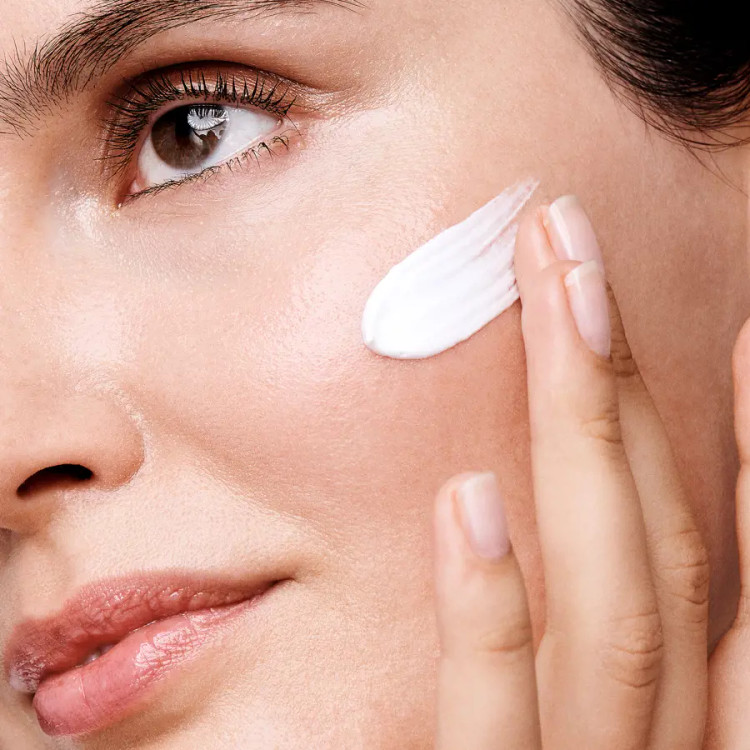 کرم روز ضدلک و روشن کننده اپتیمالز ایون اوت اوریفلیم با SPF 20