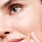 کرم دور چشم ضد لک و روشن کننده اوریفلیم و رفع حلقه تیره اطراف چشم ایون اوت