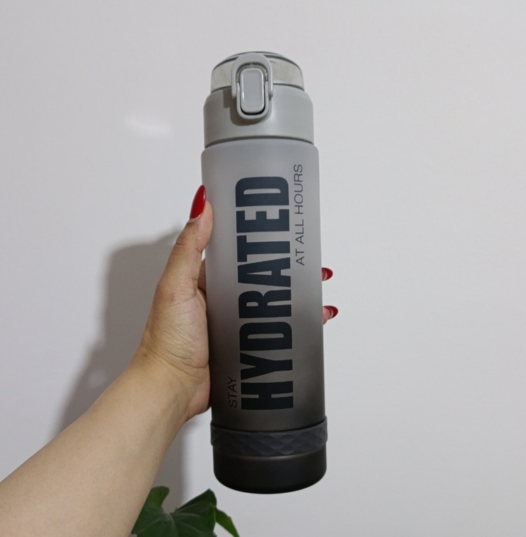 قمقمه آب مدل hydrated برند برتر eyun گنجایش ۹۰۰ میل - None - قمقمه پلاستیکی