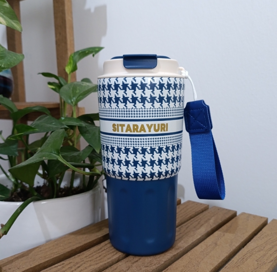 تراول ماگ سیتارایوری طرح شطرنجی دیور با درب آسان‌نوش و بند پارچه‌ای - SITARAYURI - تراول ماگ